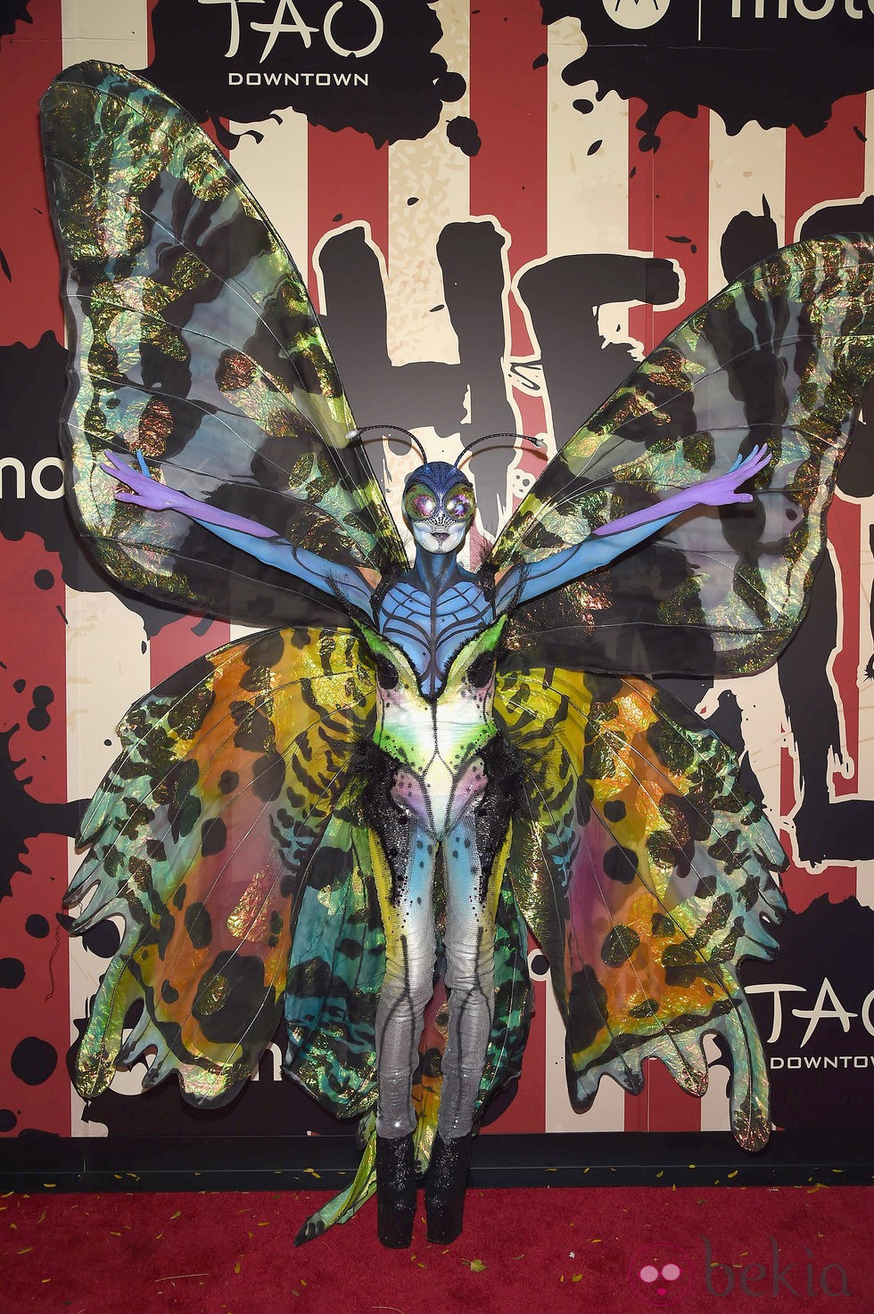 Heidi Klum posa como mariposa en su tradicional fiesta de Halloween