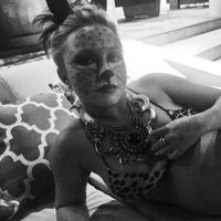 Hayden Panettiere luce barriguita en Halloween