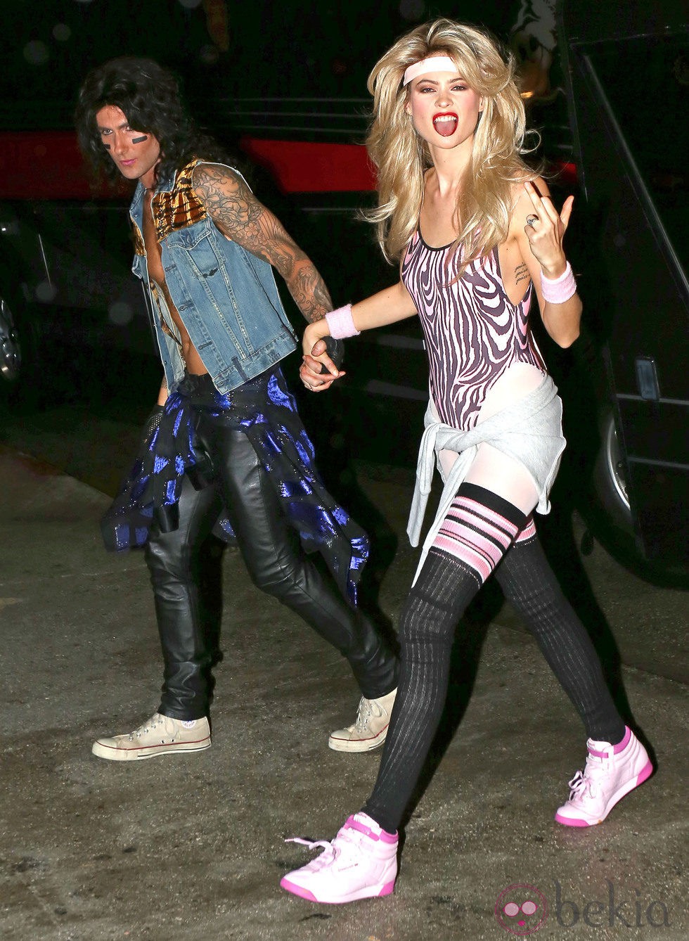 Adam Levine y Behati Prinsloo van a una fiesta de Halloween 2014 en Sherman Oaks