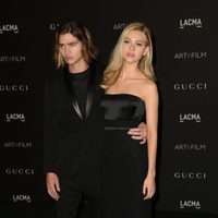 William Peltz y Nicola Peltz en la gala LACMA Art + FIlm 2014