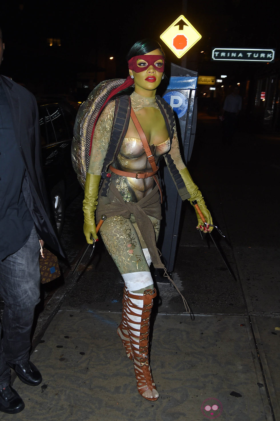 Rihanna es una Tortuga Ninja en Halloween 2014