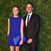 Seth Meyers y Stella McCartney en la entrega de los CFDA 2014 / Vogue Fashion Fund