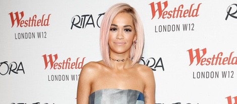 Rita Ora enciende las luces de Navidad en Londres