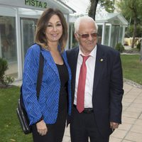 El Padre Ángel con Ana Rosa Quintana en un almuerzo en su honor