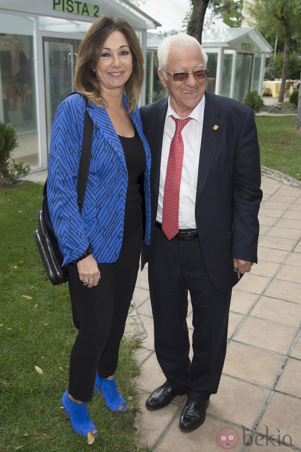 El Padre Ángel con Ana Rosa Quintana en un almuerzo en su honor