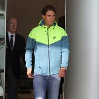 Rafa Nadal saliendo del hospital tras ser operado de apendicitis