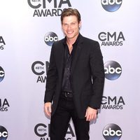 Chris Carmack en la entrega de los premios CMA Awards 2014