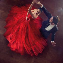 Eva Green bailando en el mes de diciembre del Calendario Campari 2015