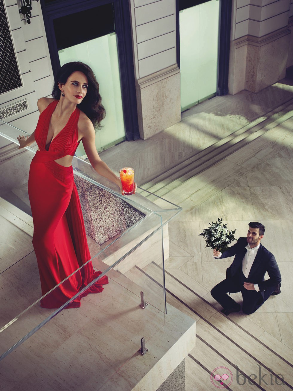 Eva Green con su amado en el mes de septiembre del Calendario Campari 2015