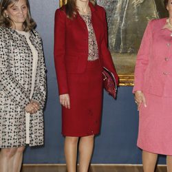 La Reina Letizia cierra su viaje oficial a Portugal con una visita a una exposición en Lisboa