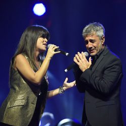 Vanesa Martín y Sergio Dalma en el concierto 'Por Ellas'