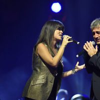 Vanesa Martín y Sergio Dalma en el concierto 'Por Ellas'