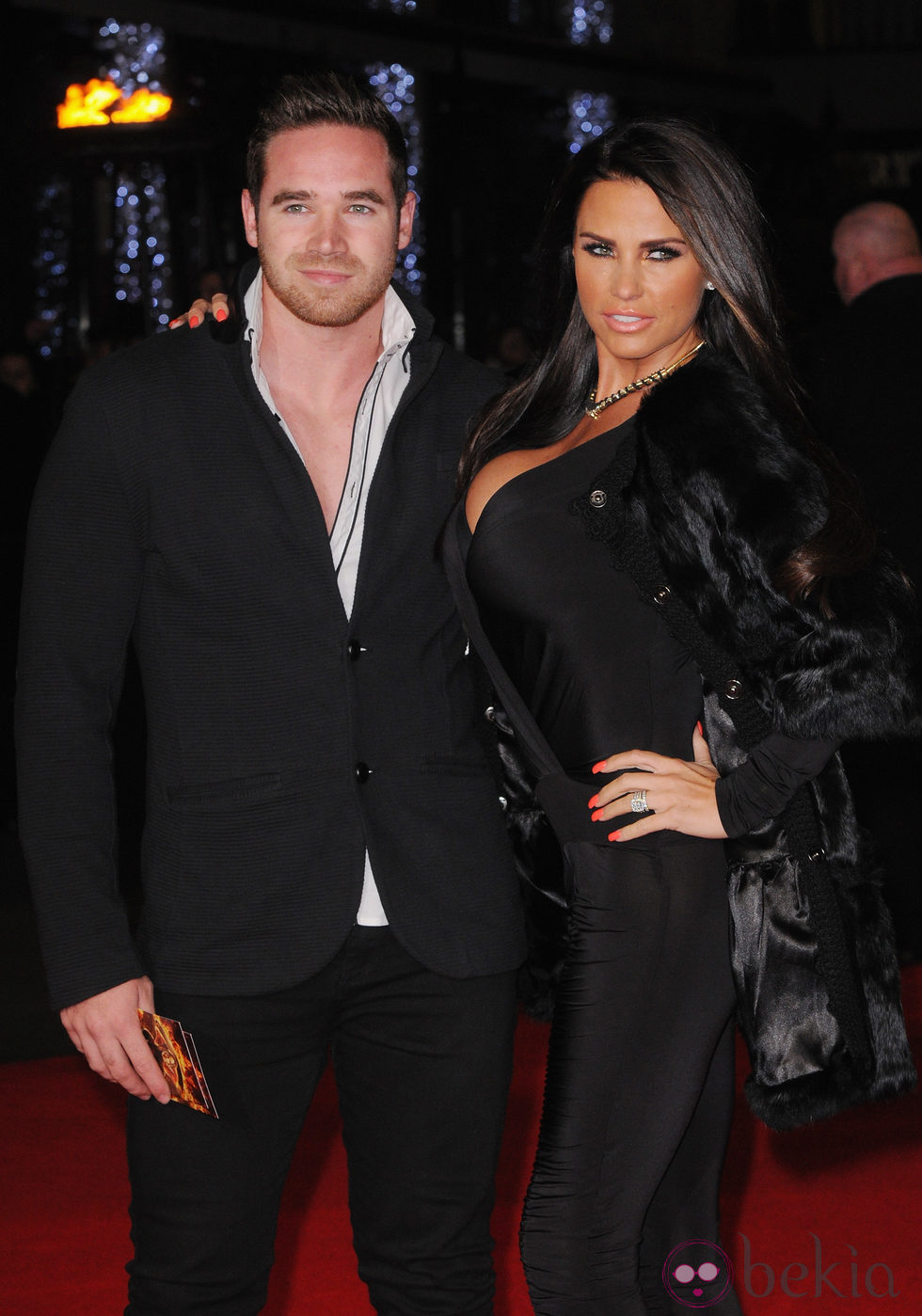 Kieran Hayler y Katie Price en el estreno de 'Los Juegos del Hambre: Sinsajo Parte 1' en Londres