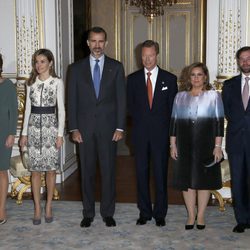 Los Grandes Duques Enrique y María Teresa y los Príncipes Guillermo y Stéphanie reciben a los Reyes Felipe y Letizia a su llegada a Luxemburgo