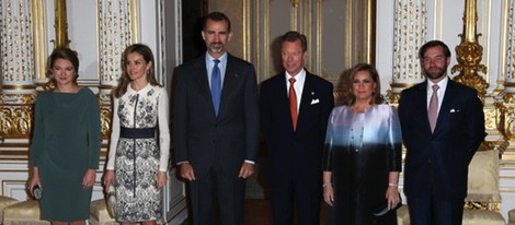 Los Grandes Duques Enrique y María Teresa y los Príncipes Guillermo y Stéphanie reciben a los Reyes Felipe y Letizia a su llegada a Luxemburgo