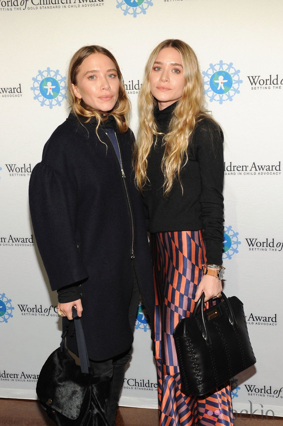 Mary Kate y Ashley Olsen en la entrega de los Premios World of Children en Nueva York