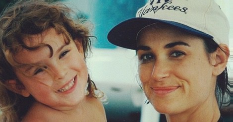 Rumer Willis felicita a su madre, Demi Moore, por su 52 cumpleaños