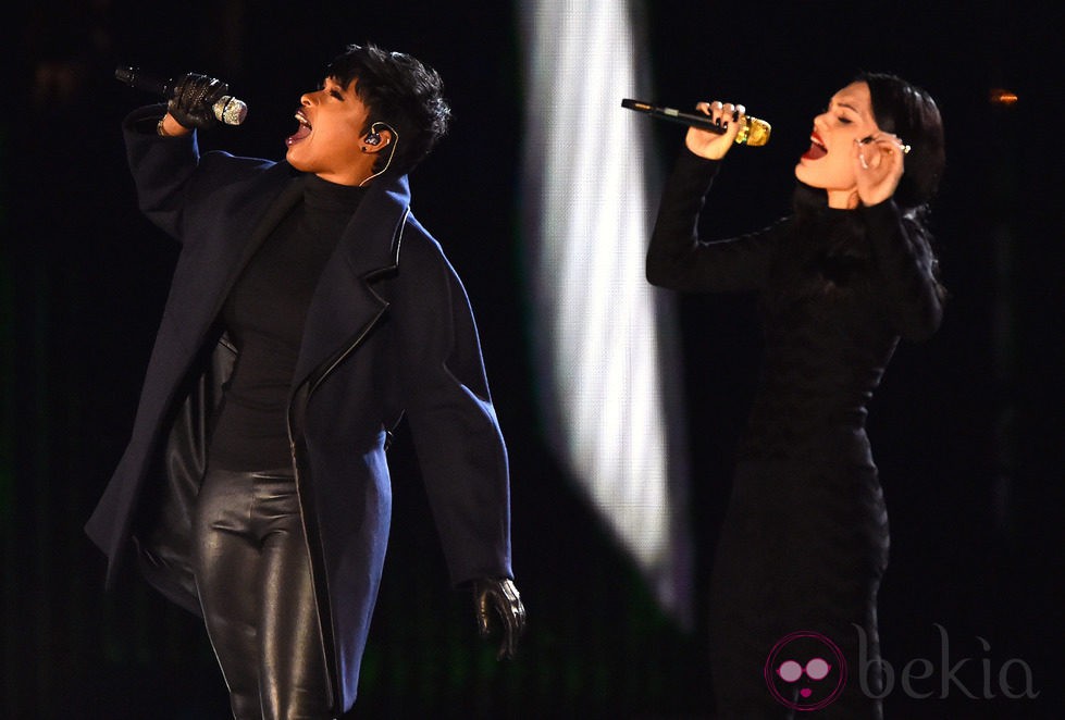 Jennifer Hudson y Jessie J durante su actuación en Concert for Valor 2014