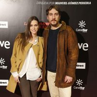 Alberto Ammann y Clara Méndez en el estreno de 'La ignorancia de la sangre' en Madrid