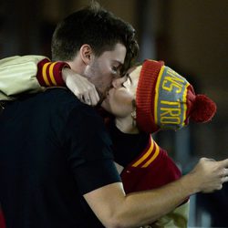 Miley Cyrus besa a su nuevo amor, Patrick Schwarzenegger 