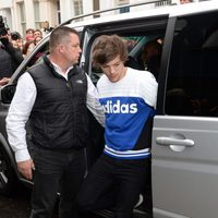 Louis Tomlinson a su llegada al estudio para grabar la canción en apoyo al ébola