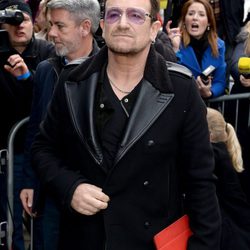 Bono a su llegada al estudio para grabar la canción en apoyo al ébola