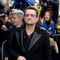 Bono a su llegada al estudio para grabar la canción en apoyo al ébola