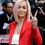 Rita Ora a su llegada al estudio para grabar la canción en apoyo al ébola