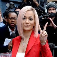 Rita Ora a su llegada al estudio para grabar la canción en apoyo al ébola