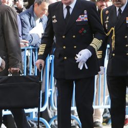 El Rey Juan Carlos con muletas en la inauguración del monumento a Blas de Lezo