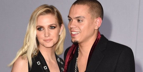 Ashlee Simpson y Evan Ross en el estreno de' Sinsajo' en Los Ángeles