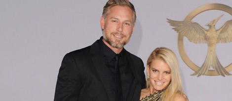 Jessica Simpson y Eric Johnson en el estreno de 'Sinsajo' en Los Ángeles