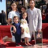 Matthew McConaughey estrena su estrella en el Paseo de la Fama de Hollywood con Camila Alves y sus tres hijos