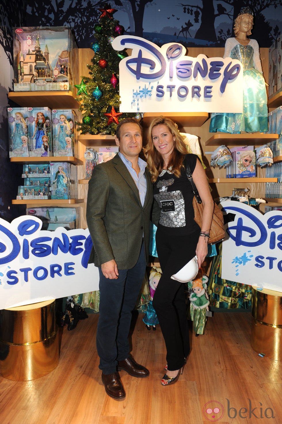 Alejandra Prat y Juan Manuel Alcaraz en la inauguración de una tienda infantil en Barcelona