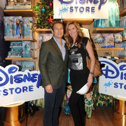 Alejandra Prat y Juan Manuel Alcaraz en la inauguración de una tienda infantil en Barcelona