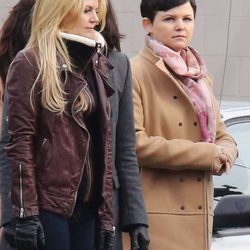 Jennifer Morrison y Ginnifer Goodwin en el rodaje de 'Once Upon a Time'