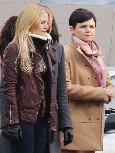 Jennifer Morrison y Ginnifer Goodwin en el rodaje de 'Once Upon a Time'