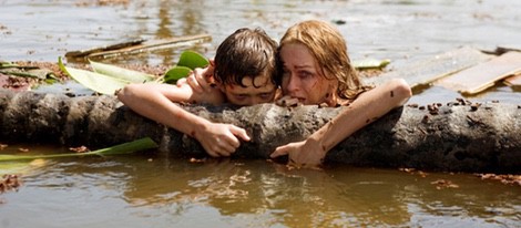 Naomi Watts y Tom Holland en una escena de 'Lo Imposible'