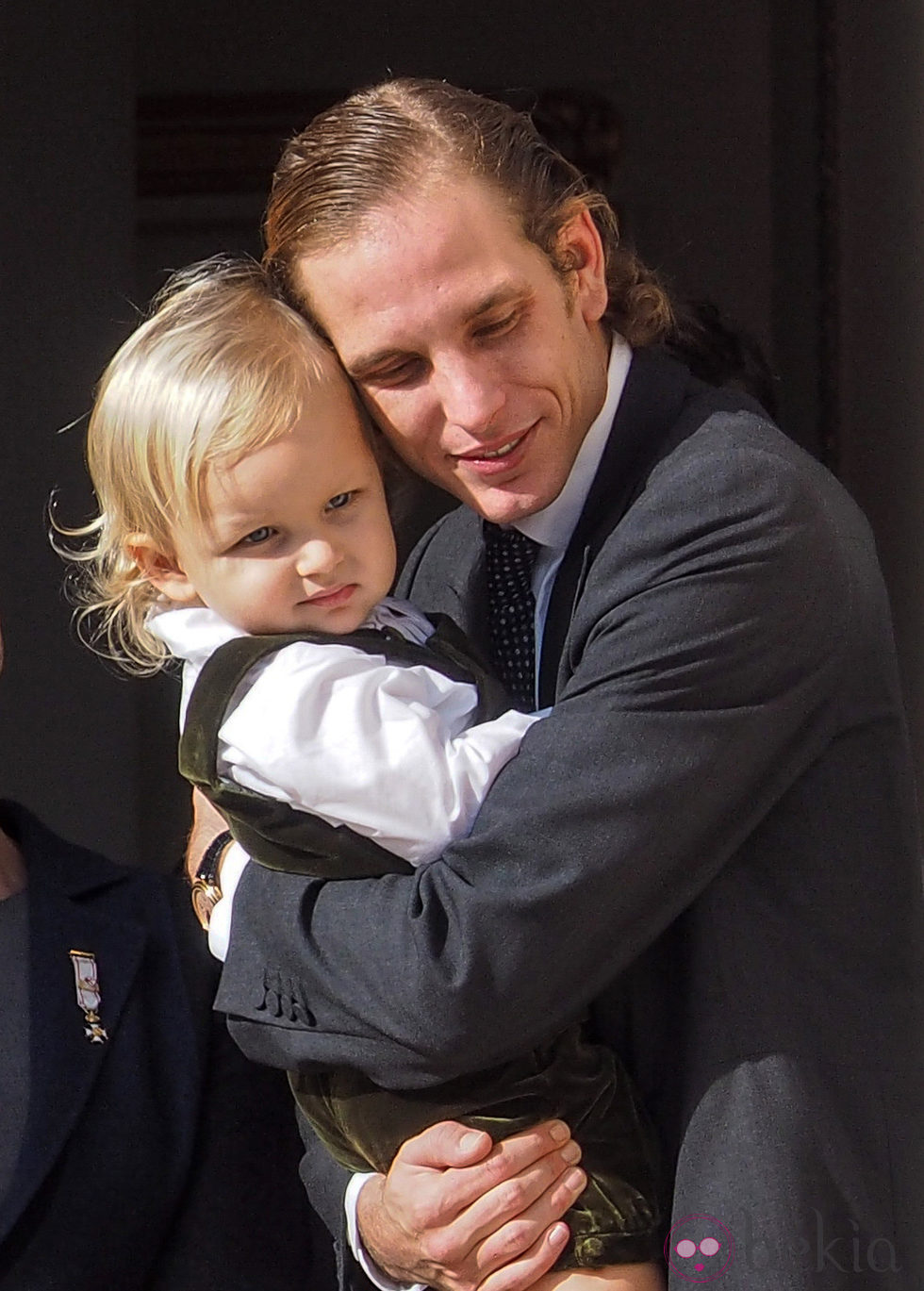 Andrea Casiraghi, cariñoso con su hijo Sasha en el Día Nacional de Mónaco 2014