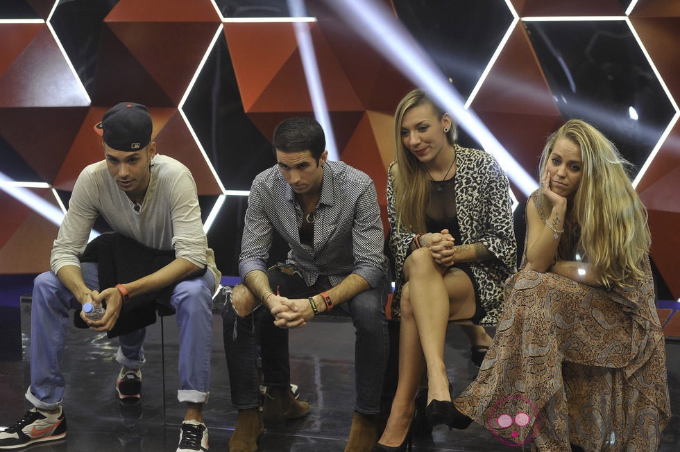 Omar, Luis, Paula y Yolanda en la sala de expulsiones de 'Gran Hermano 15'