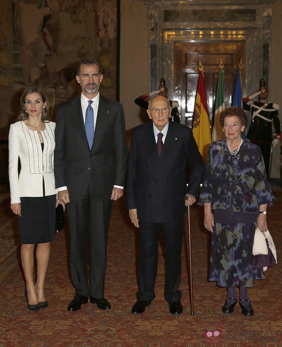 Los Reyes Felipe y Letizia con el presidente de Italia y su esposa en su primer viaje a Italia como Reyes