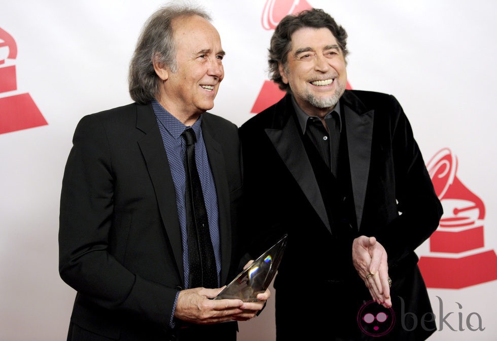 Joan Manuel Serrat y Joaquín Sabina en la entrega del premio Persona del Año 2014