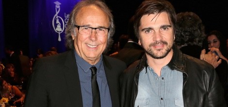 Joan Manuel Serrat y Juanes en la entrega del premio Persona del Año 2014