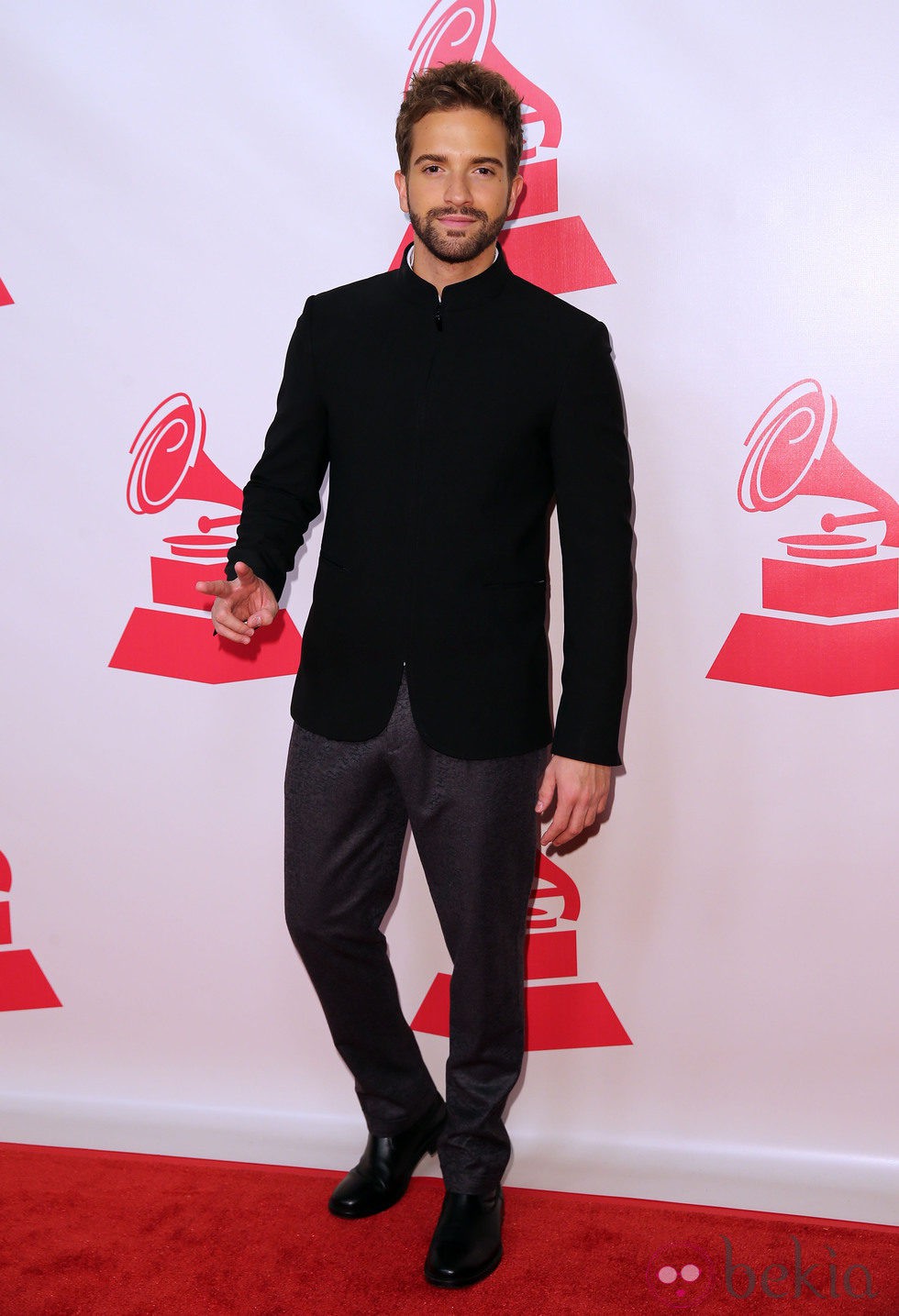 Pablo Alborán posando en la entrega del premio Persona del Año 2014