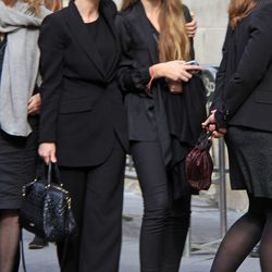 Eugenia Fernández de Castro, Genoveva Casanova y Amina Martínez de Irujo en la capilla ardiente de la Duquesa de Alba