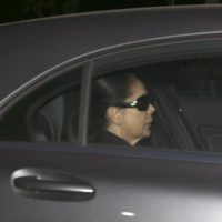 Isabel Pantoja se oculta tras unas gafas de sol a llegada a la cárcel de Alcalá de Guadaíra