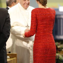 La Reina Letizia saluda al Papa Francisco en la Conferencia sobre Nutrición de la FAO