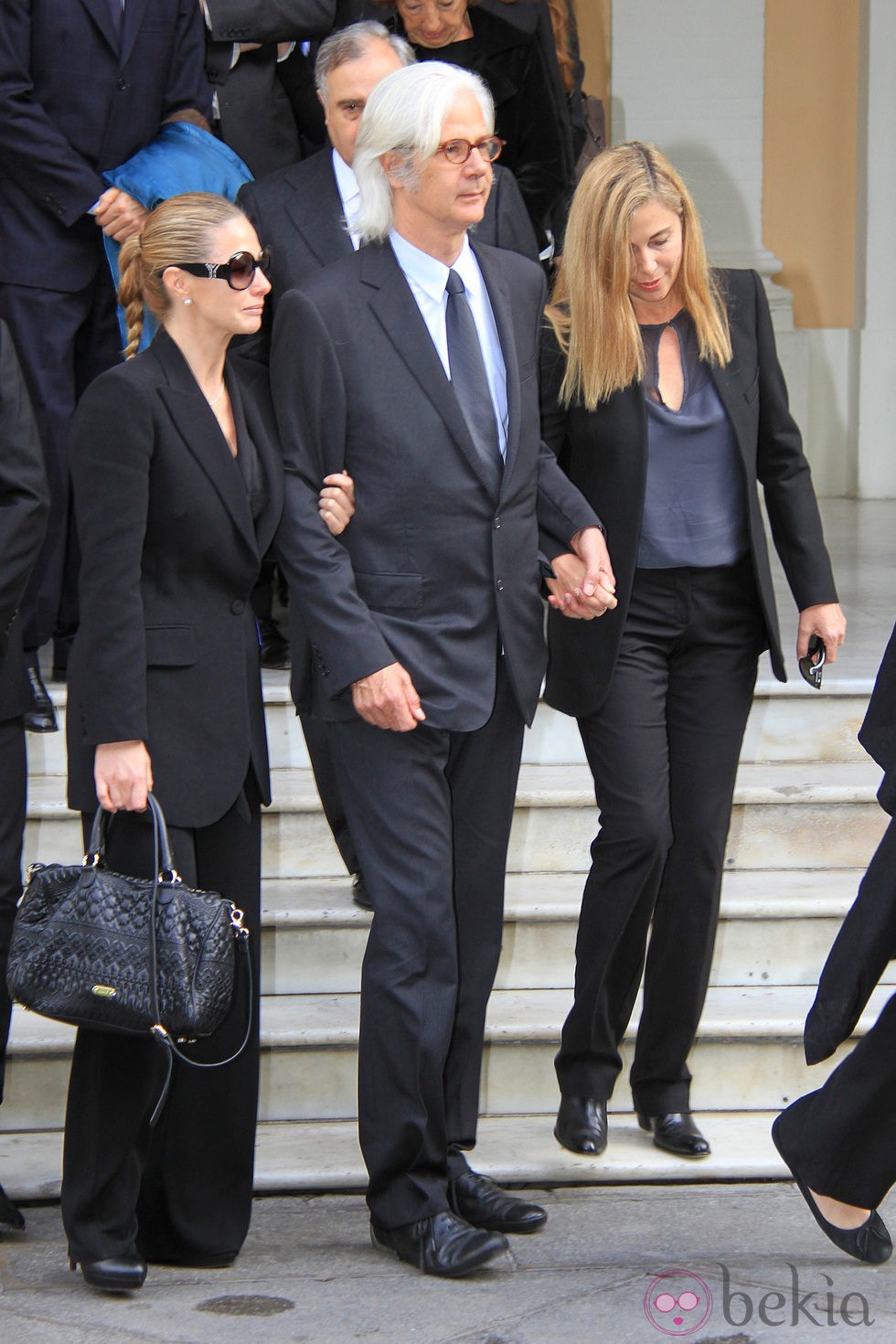 Genoveva Casanova, Jacobo Fitz-James Stuart e Inka Martí en el funeral de la Duquesa de Alba