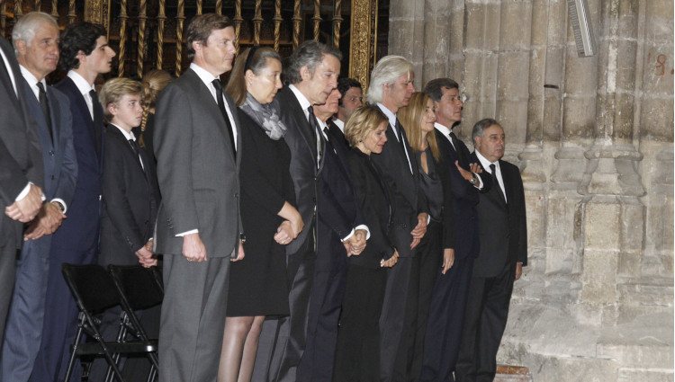 Los hijos y los nietos de Cayetana Fitz-James Stuart en el funeral de la Duquesa de Alba