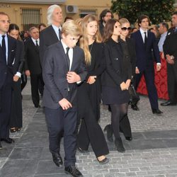 Los hijos y nietos de la Duquesa de Alba en el entierro de sus cenizas en la iglesia del Cristo de los Gitanos